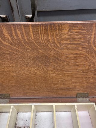 Mueble de costura de madera
