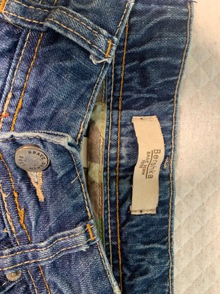 Pantalones vaqueros desgastados