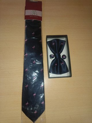 Pajarita, gemelos  y corbata flamencos azul