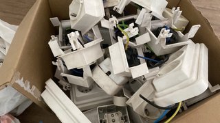 Lote material eléctrico: enchufes y cables