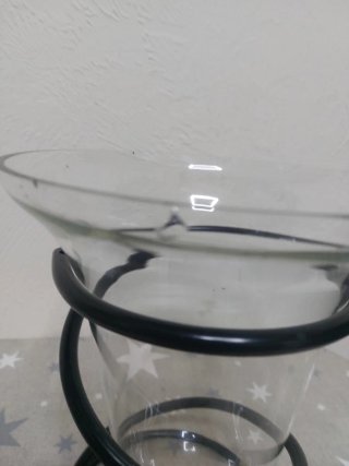 Jarrón de cristal con espiral metálica