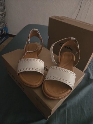 Sandalias Clarks Blancas y Marrones 39.5