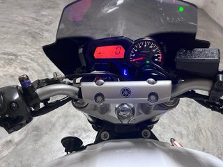 Yamaha FZ6 Naked Blanca y Negra