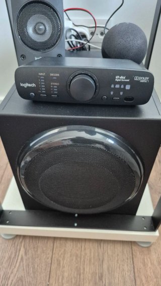 Logitech Z906 5.1 + Soportes Pared