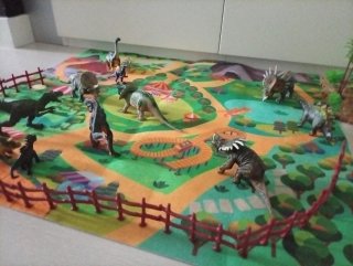 Caja de dinosaurios de juguete