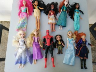 Diversi personaggi Disney e altro: set di bambole