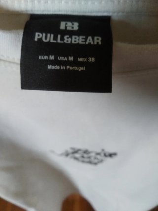 Camiseta beige( casi blanca )con estampado Brisk D