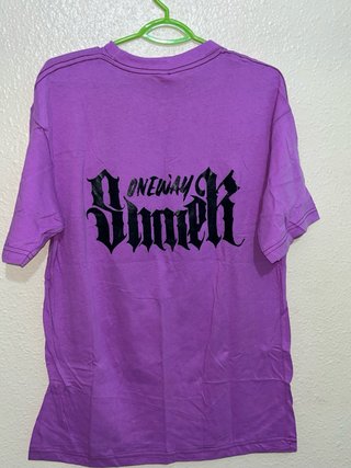 Camiseta Morada Estampada