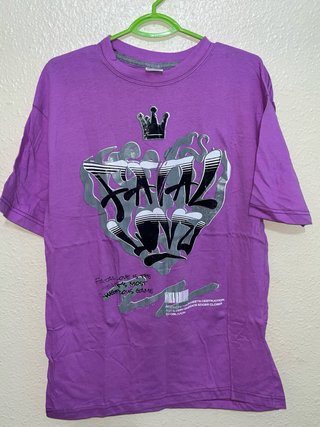 Camiseta Morada Estampada