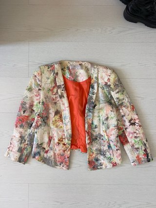 Chaqueta Zara floral multicolor