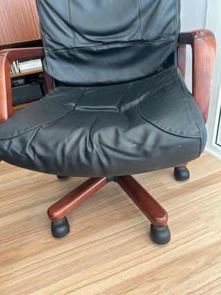 Silla de escritorio cuero y madera
