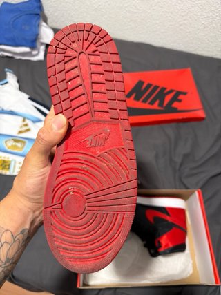 Jordan 1 High Negro Rojo