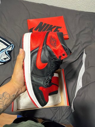 Jordan 1 High Negro Rojo