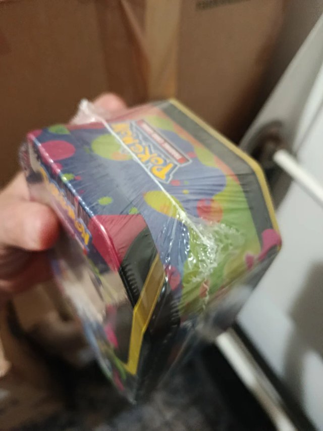 Se vende 1 Lata Pokémon Charizard  Y