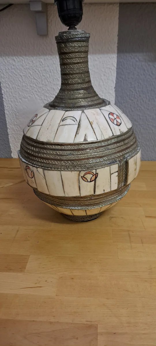 Lámpara de mesa artesanal vintage