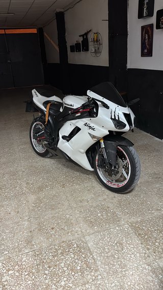 Kawasaki ZX6R 2008 Blanca