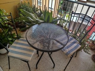 Mesa redonda cristal y 2 sillas jardín