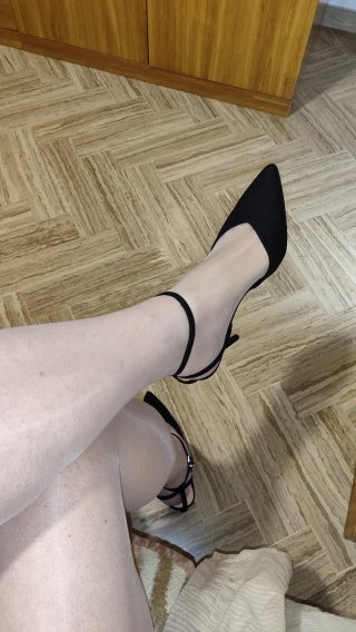 Décolleté nero con cinturino