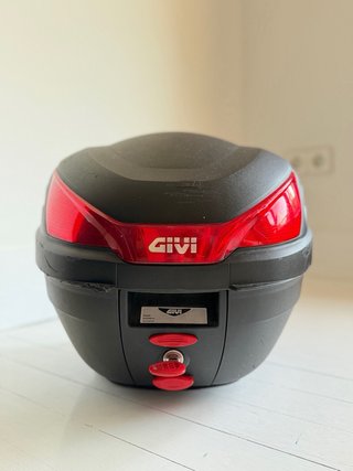 Cofre de moto Givi negro