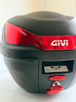 Cofre de moto Givi negro