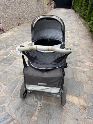 Carro de bebé con accesorios y silla adicional