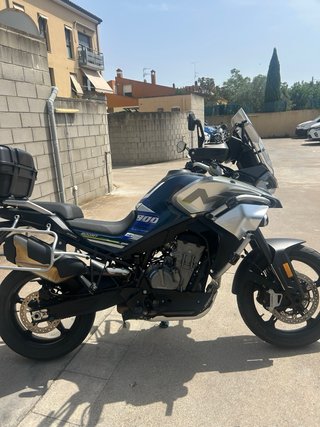 CF Moto 800 MT Sport con extras