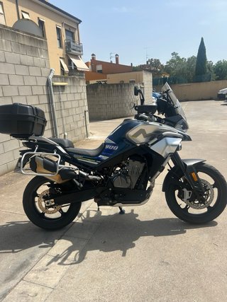CF Moto 800 MT Sport con extras