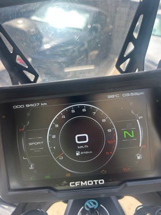 CF Moto 800 MT Sport con extras