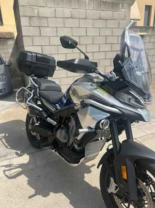 CF Moto 800 MT Sport con extras