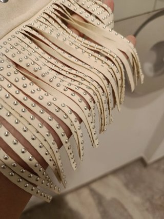 Chaleco Beige con Tachuelas y Flecos Talla L/XL