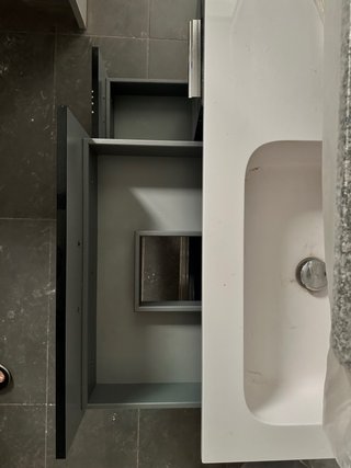 Mueble de baño negro con espejo. Mueble de 85cm