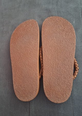 SANDALIAS PLANAS DE ZARA