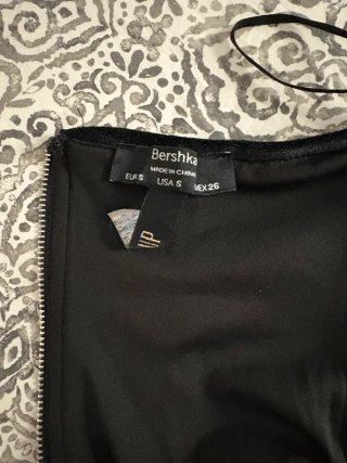 Top Bershka lentejuelas y terciopelo negro/plata