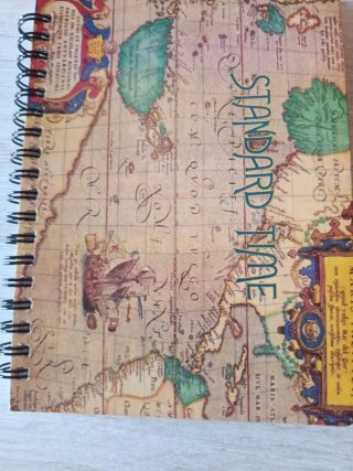 Cuaderno con mapa antiguo