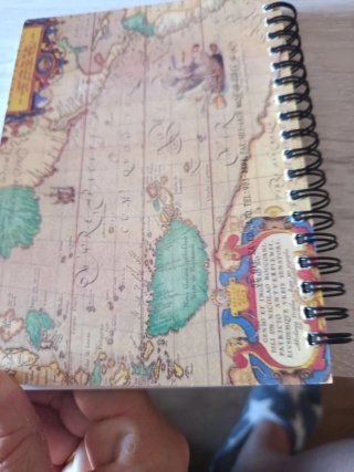 Cuaderno con mapa antiguo
