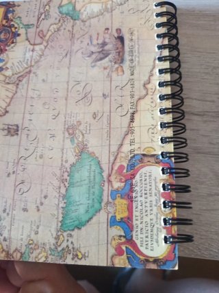 Cuaderno con mapa antiguo
