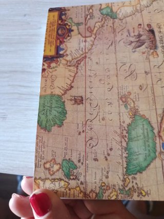 Cuaderno con mapa antiguo