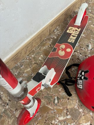 Patinete y Casco Rojo GO SKIDZ