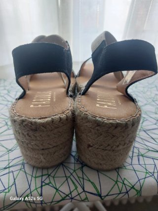Sandalias Fabiolas Beige y Negras