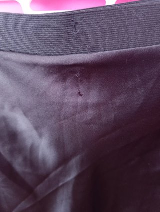 Falda Zara negra satinada