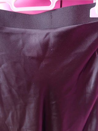Falda Zara negra satinada