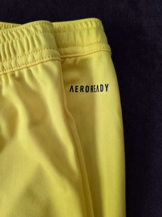 Pantalones cortos Adidas amarillos