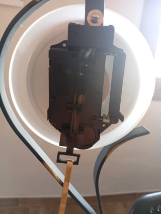 Reloj de mesa vintage con candelabros