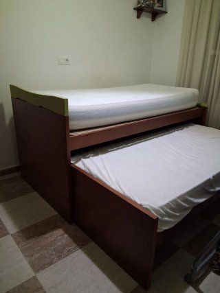 Cama nido madera marrón y verde + colchones
