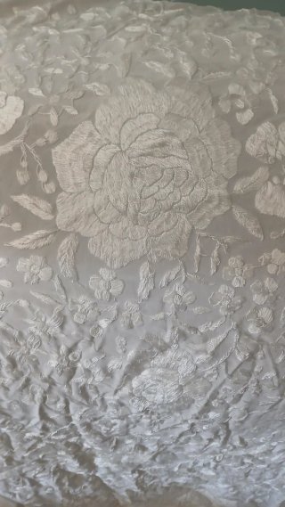 Mantón de Manila Vintage blanco roto o crudo Borda