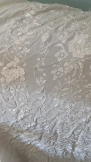 Mantón de Manila Vintage blanco roto o crudo Borda