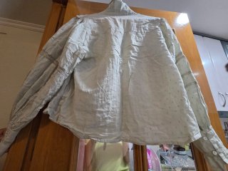 Blusa Beige con Volantes y Encaje