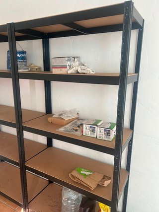 Estanterías metálicas y de madera