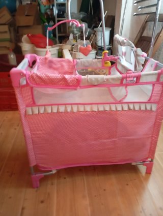 Cuna cambiador de muñecas rosa