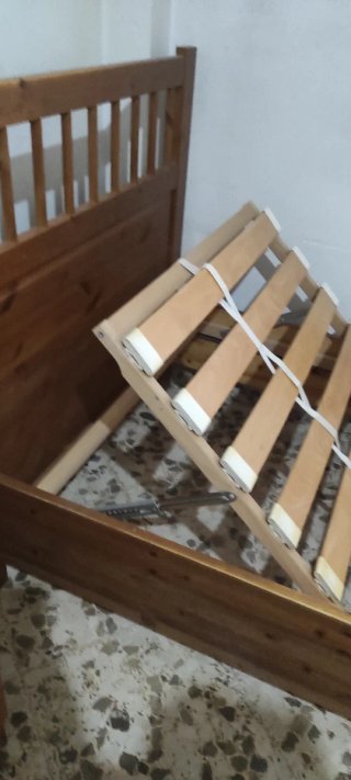 Cama individual de madera Ikea